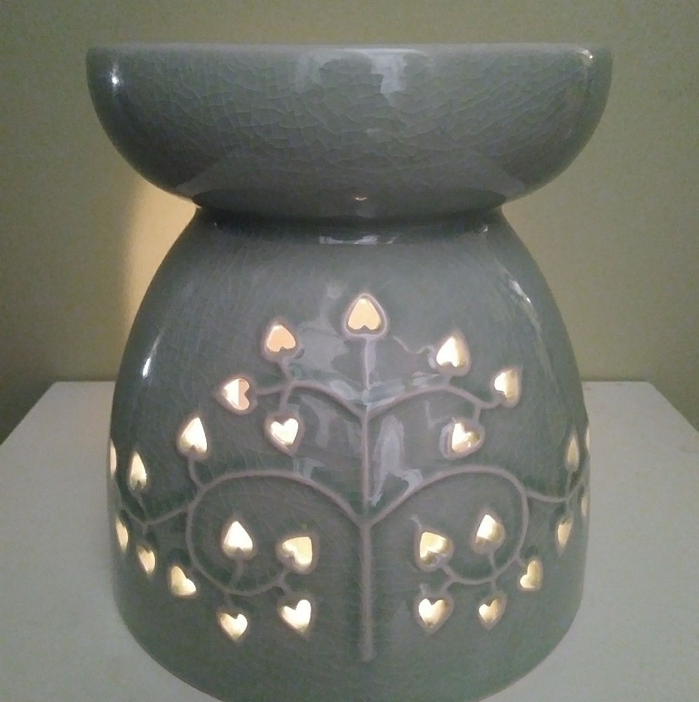 Giant Essential oil burner light green ceramic